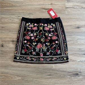 Braeve Floral Embroidered Black Skirt M